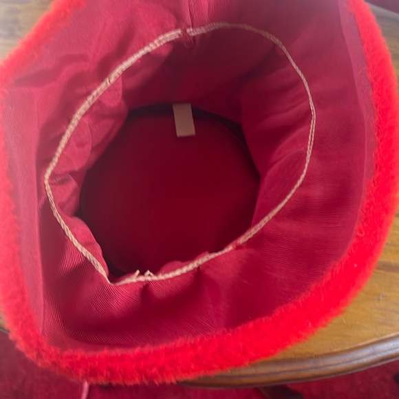 VTG Red Women's Faux Fur Hat with Black Sequin Band - Picture 6 of 6